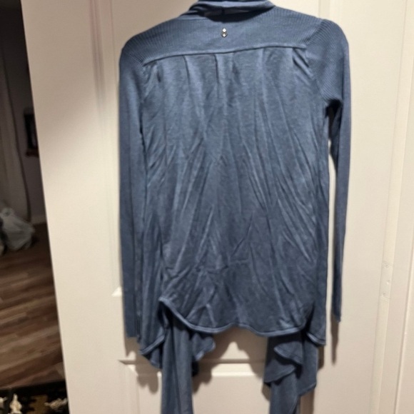 Lululemon Universal Wrap - Picture 3 of 4